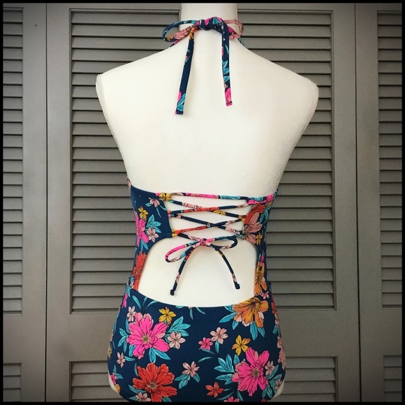 NWOT Shade & Shore Cutout One Piece Swimsuit - Picture 4 of 9